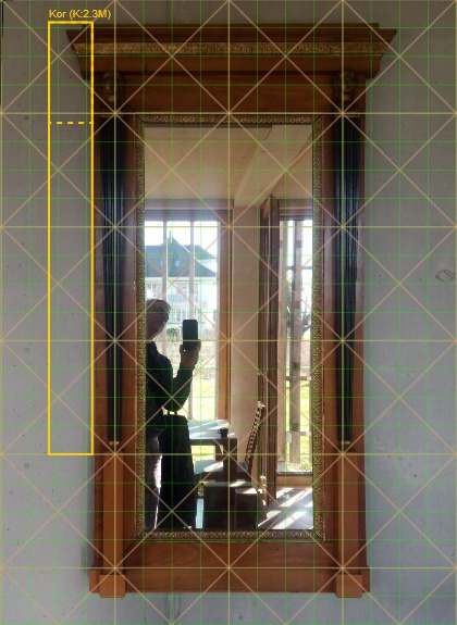 Spiegel aus dem Klassizismuss, analysiert nach Säulenordnung und Werkfuss